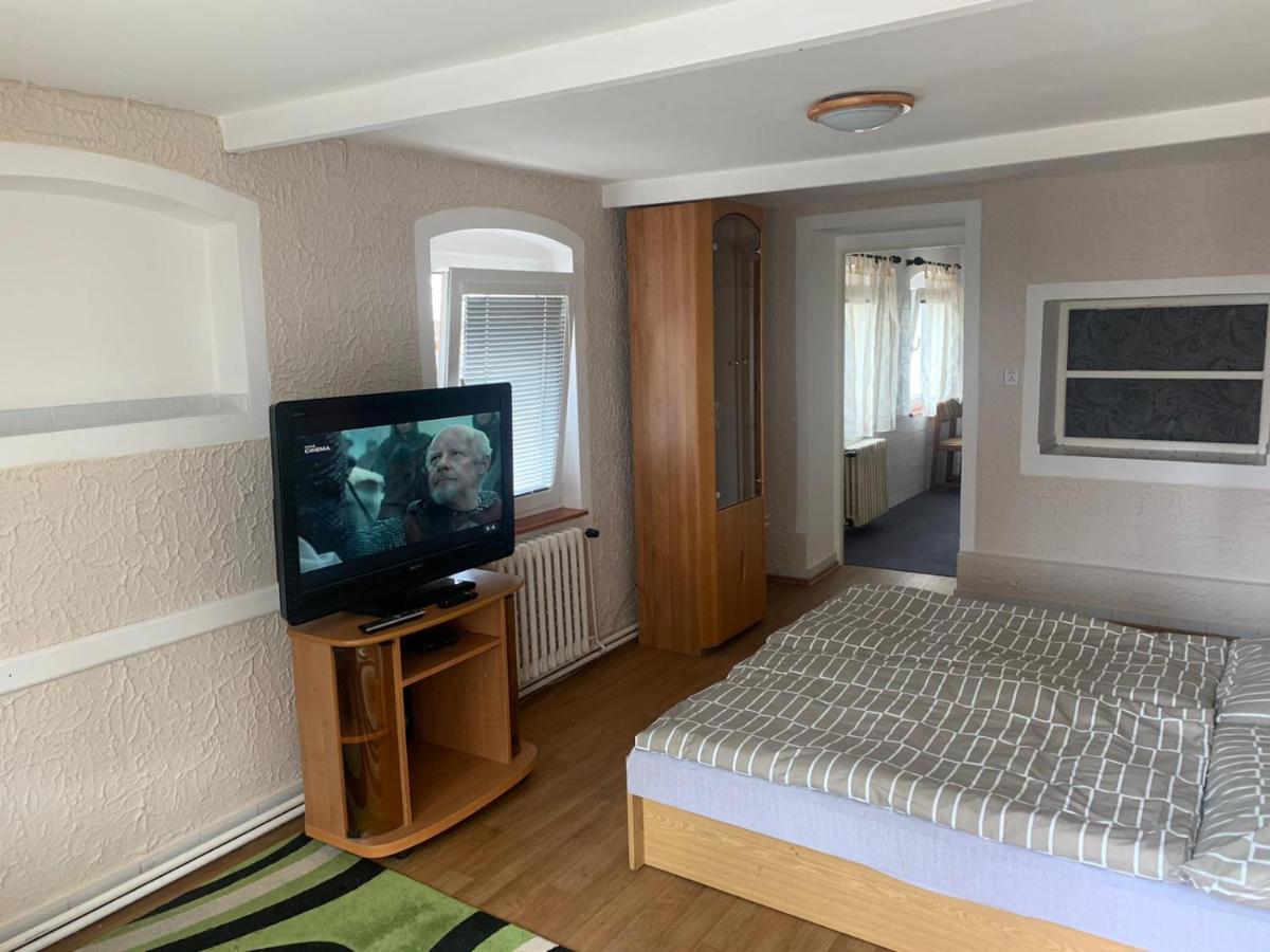 Maly Byt 1+1 Karlovy Vary Kültér fotó