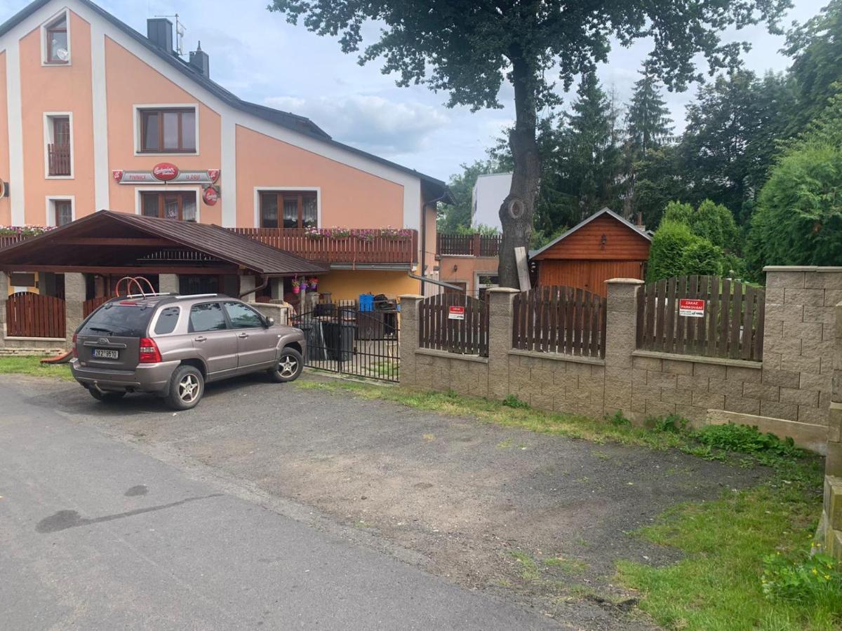 Maly Byt 1+1 Karlovy Vary Kültér fotó