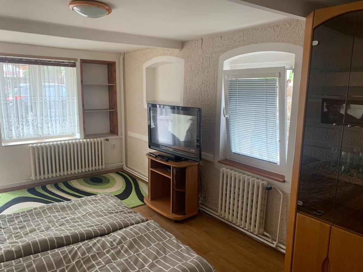 Maly Byt 1+1 Karlovy Vary Kültér fotó