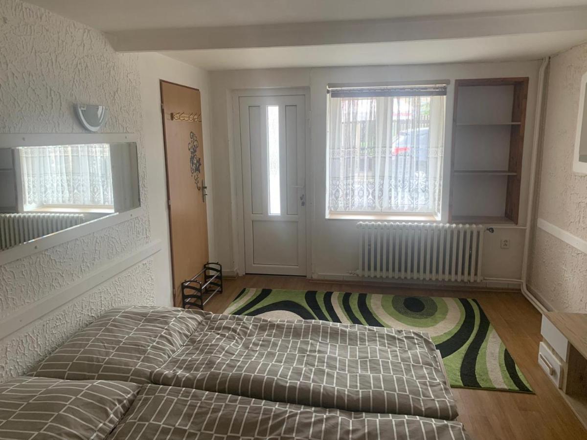 Maly Byt 1+1 Karlovy Vary Kültér fotó
