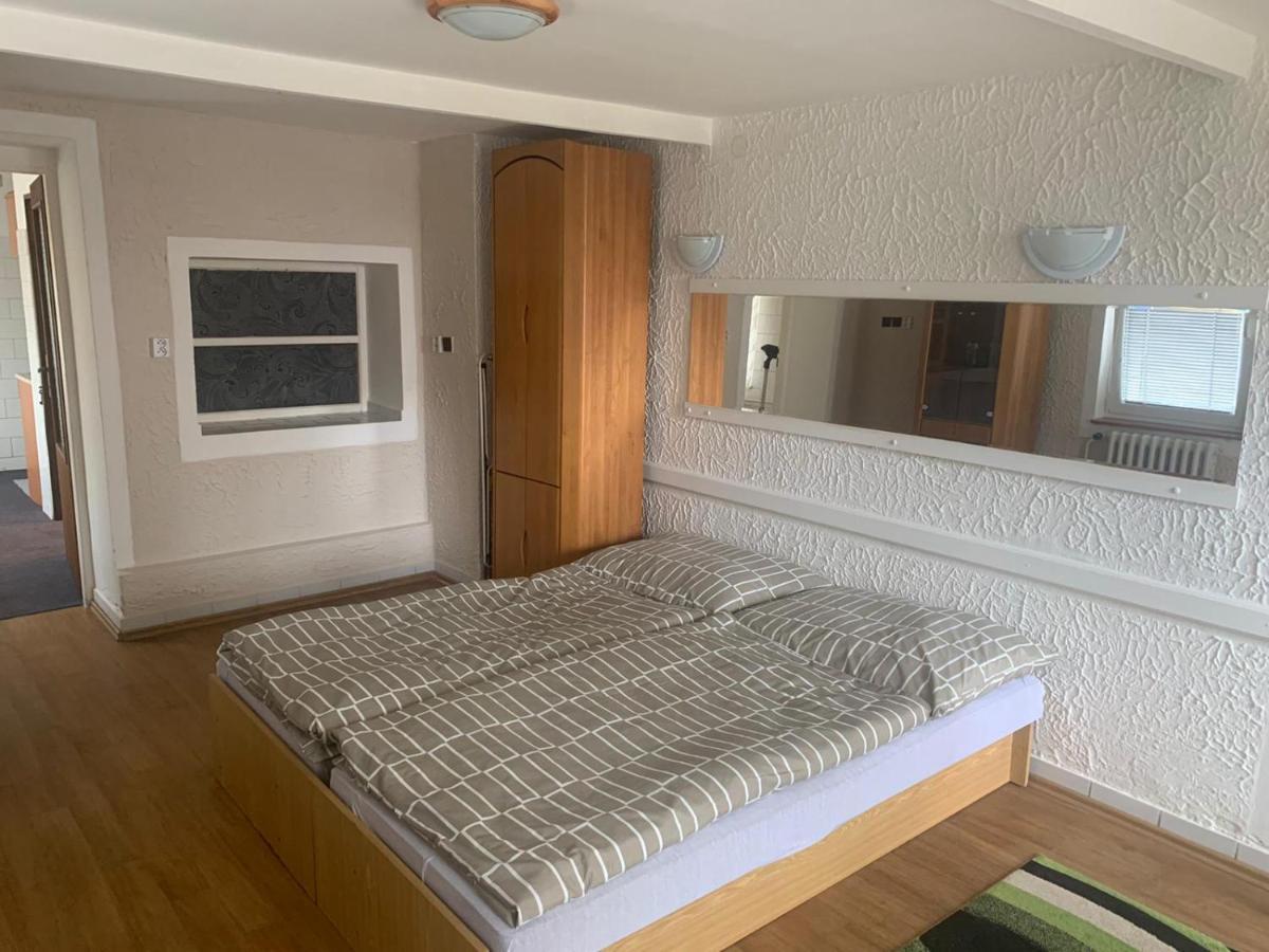 Maly Byt 1+1 Karlovy Vary Kültér fotó